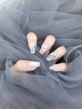 Elegant Emerald: Green Marbling Press-on Nails with Gilded Design Mani