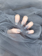 Silver Veil: Grey Marbling Press-on Nails with Metallic Pattern Instant Mani