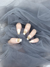 Gilded Muse: Classic White Press-on Nails with Unique Gold Design Instant Mani