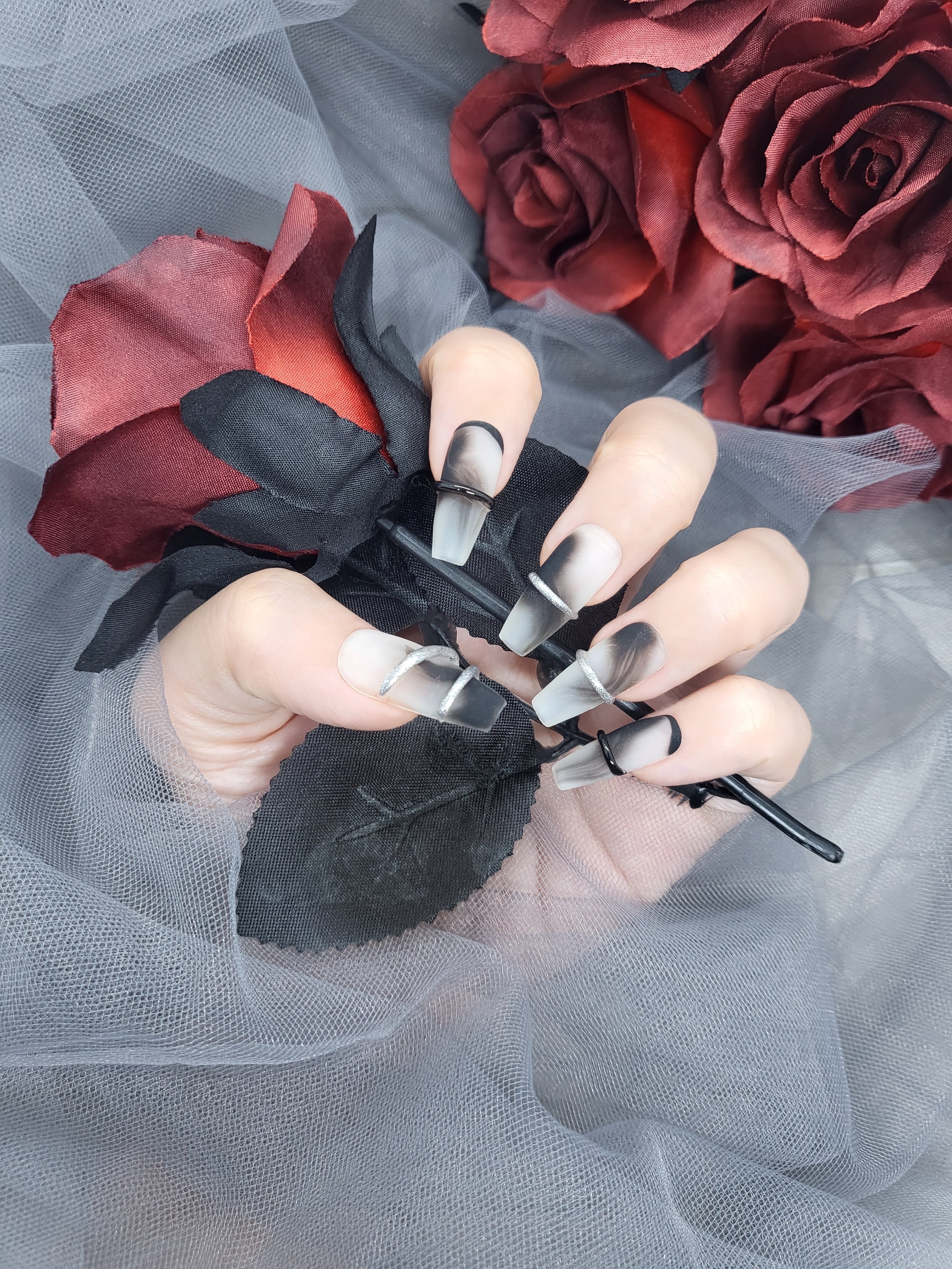 Monochromatic Mystique: Black and White Mable effect Press on nails Mani AU